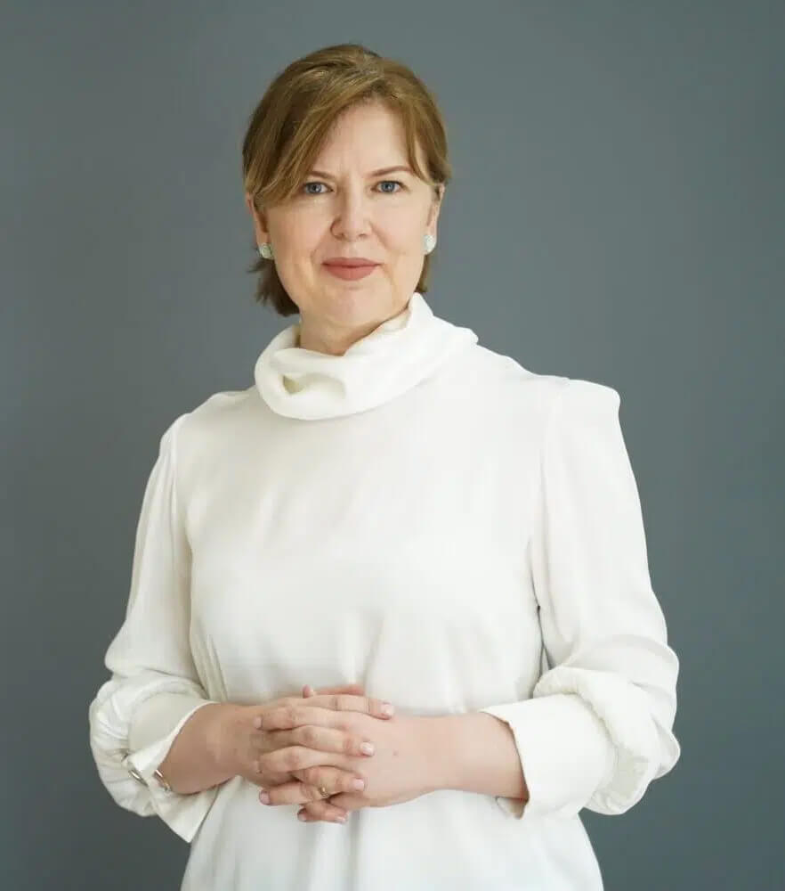 Dr. Ayşen Usluer, Plastik Rekonstrüktif ve Estetik Cerrahi Uzmanı